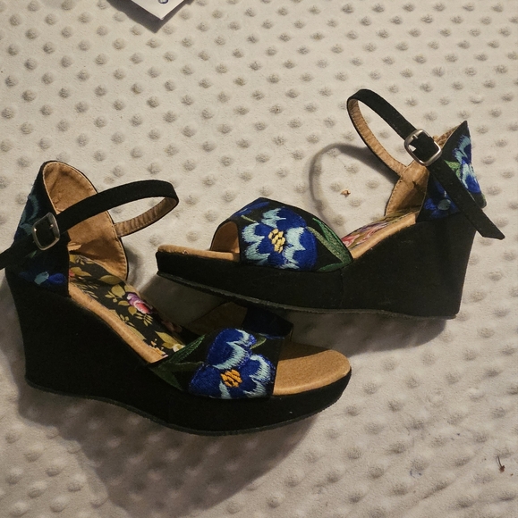 Floral Embroidered Women's Wedge Sandals/ - Picture 7 of 15